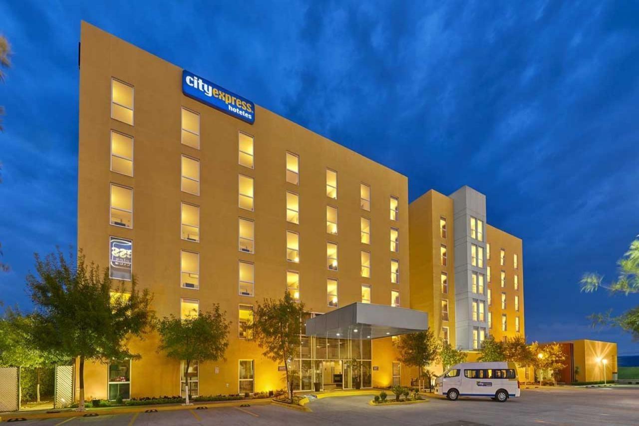 City Express Suites By Marriott Silao Aeropuerto Екстериор снимка