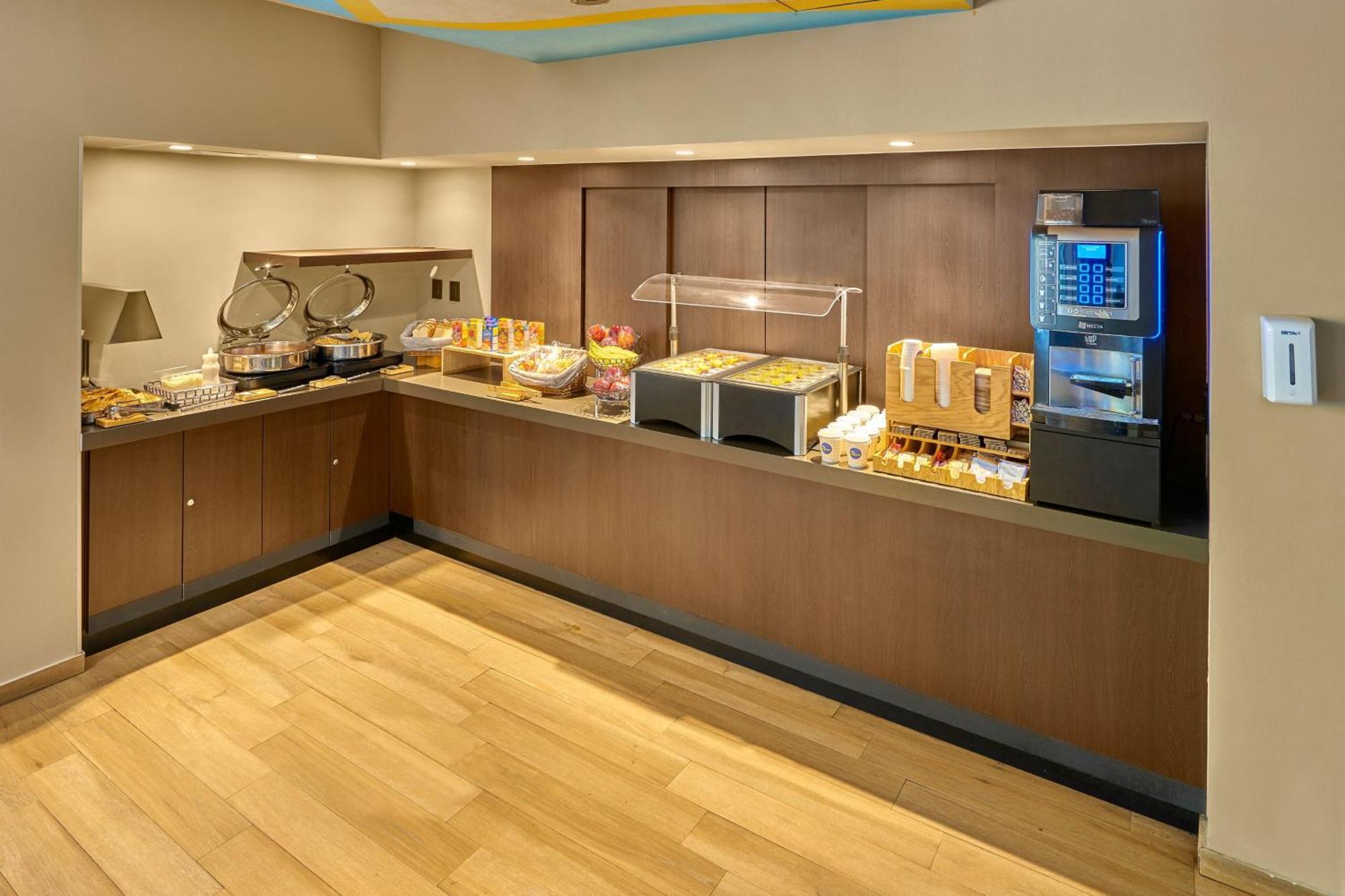City Express Suites By Marriott Silao Aeropuerto Екстериор снимка