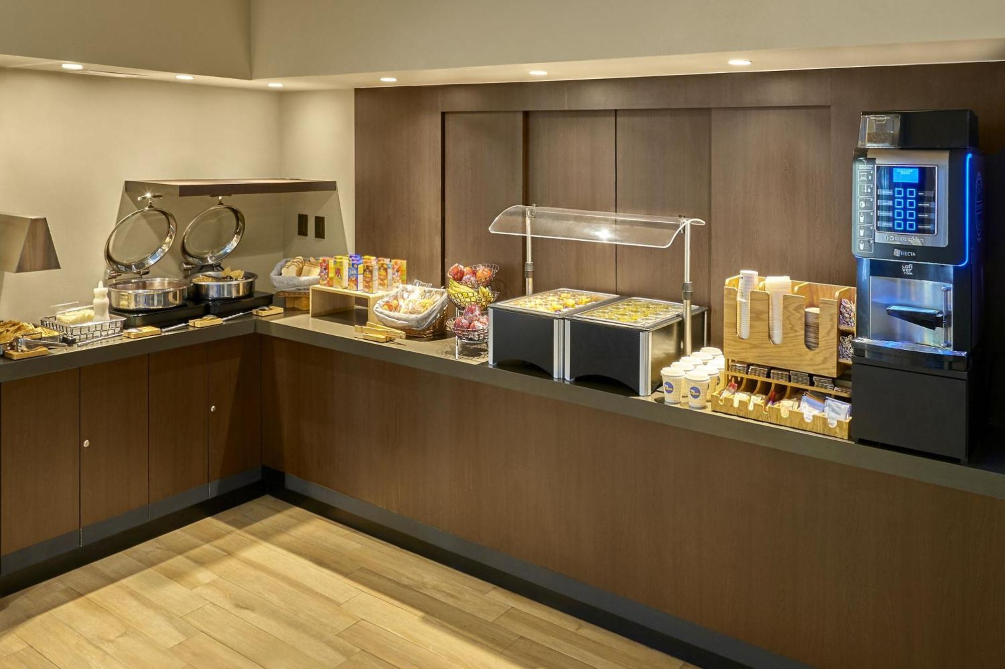 City Express Suites By Marriott Silao Aeropuerto Екстериор снимка