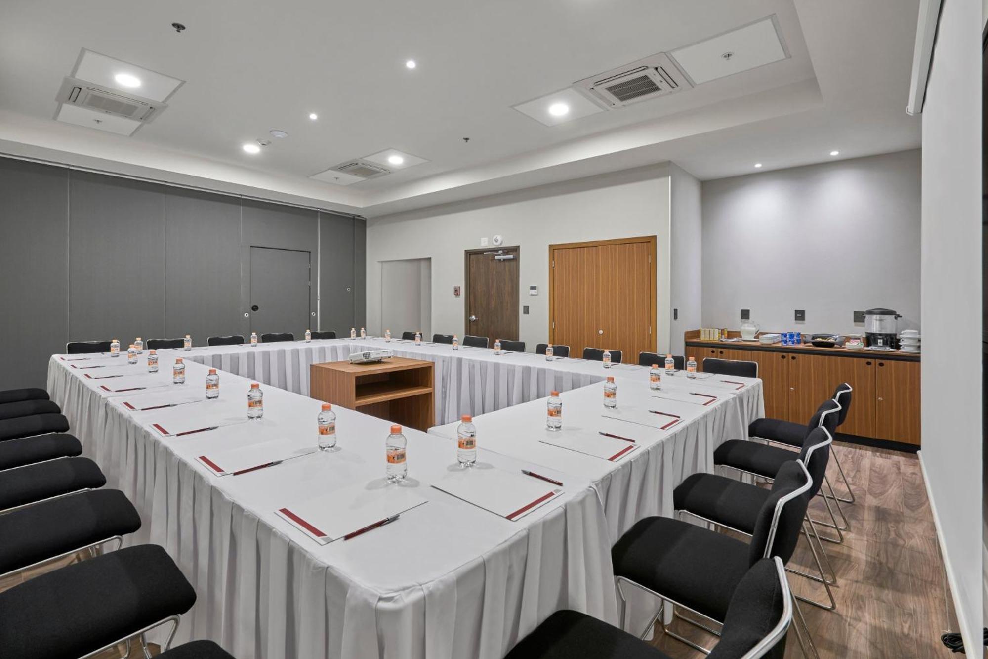 City Express Suites By Marriott Silao Aeropuerto Екстериор снимка