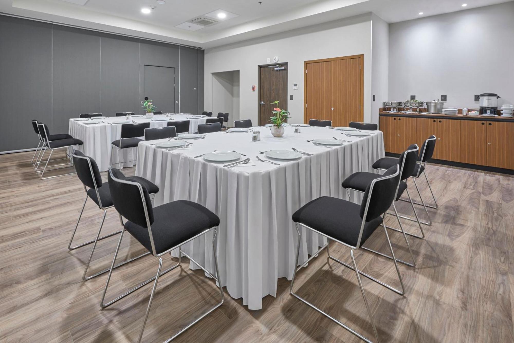 City Express Suites By Marriott Silao Aeropuerto Екстериор снимка