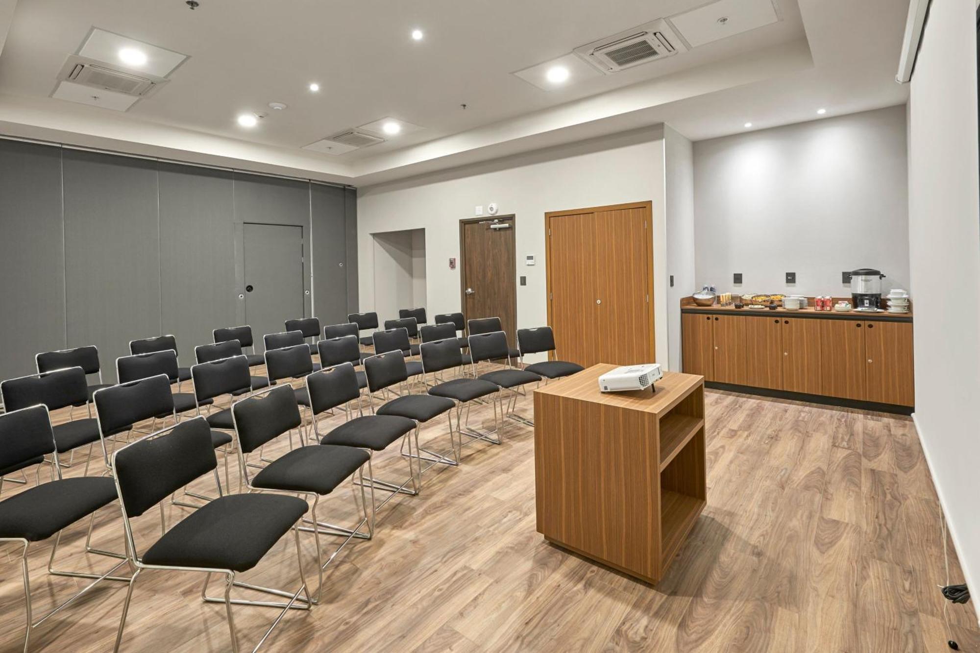 City Express Suites By Marriott Silao Aeropuerto Екстериор снимка
