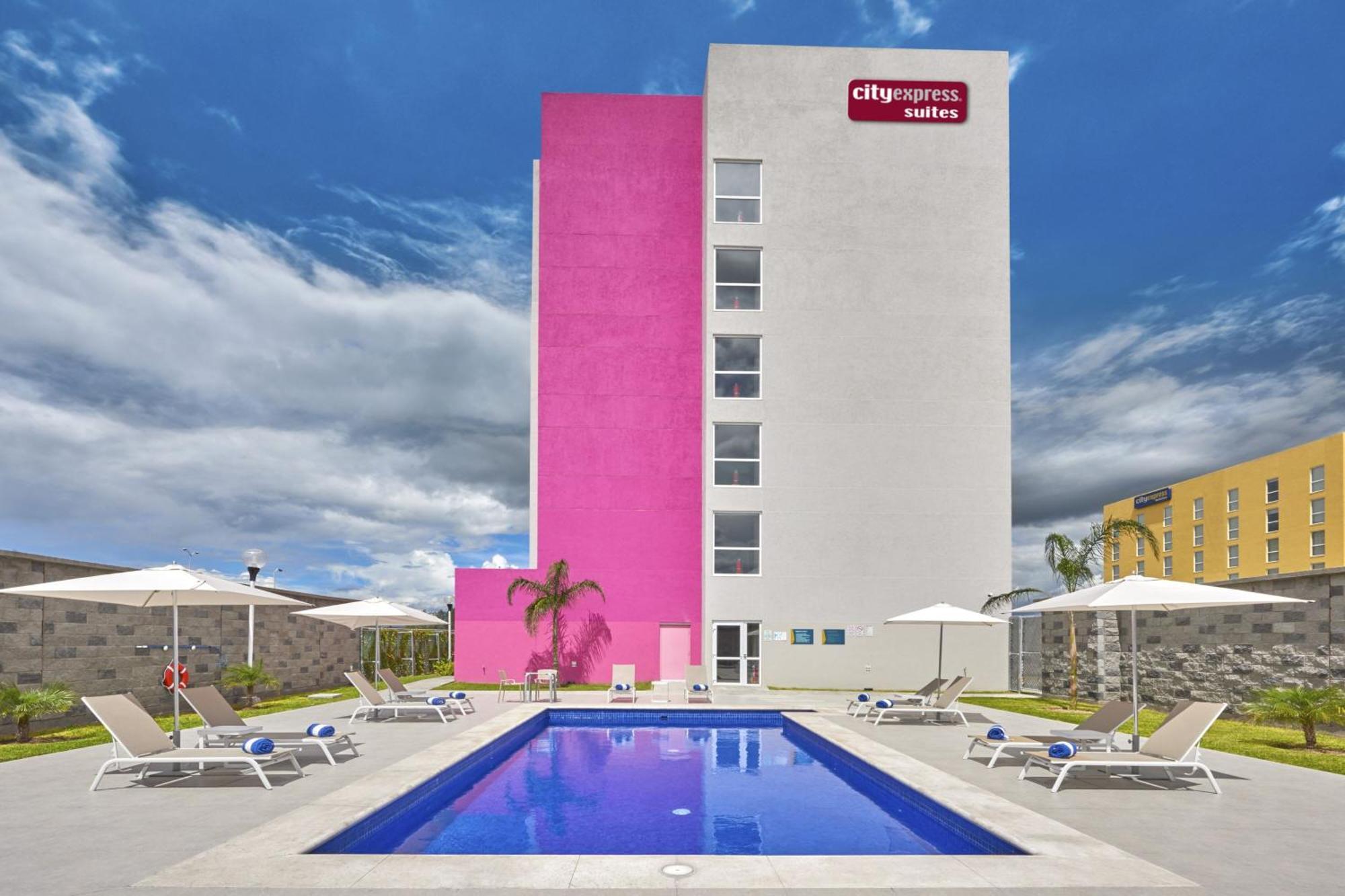 City Express Suites By Marriott Silao Aeropuerto Екстериор снимка