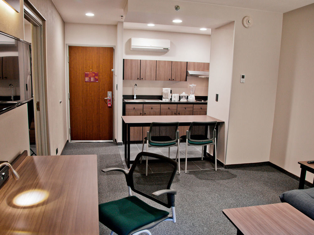 City Express Suites By Marriott Silao Aeropuerto Екстериор снимка