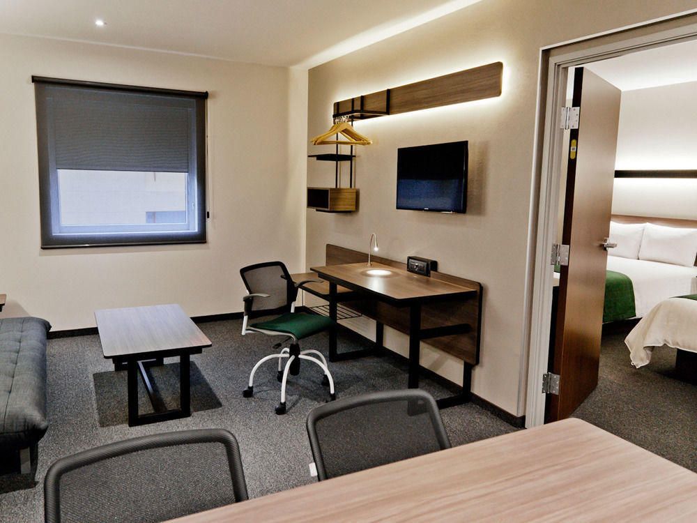 City Express Suites By Marriott Silao Aeropuerto Екстериор снимка